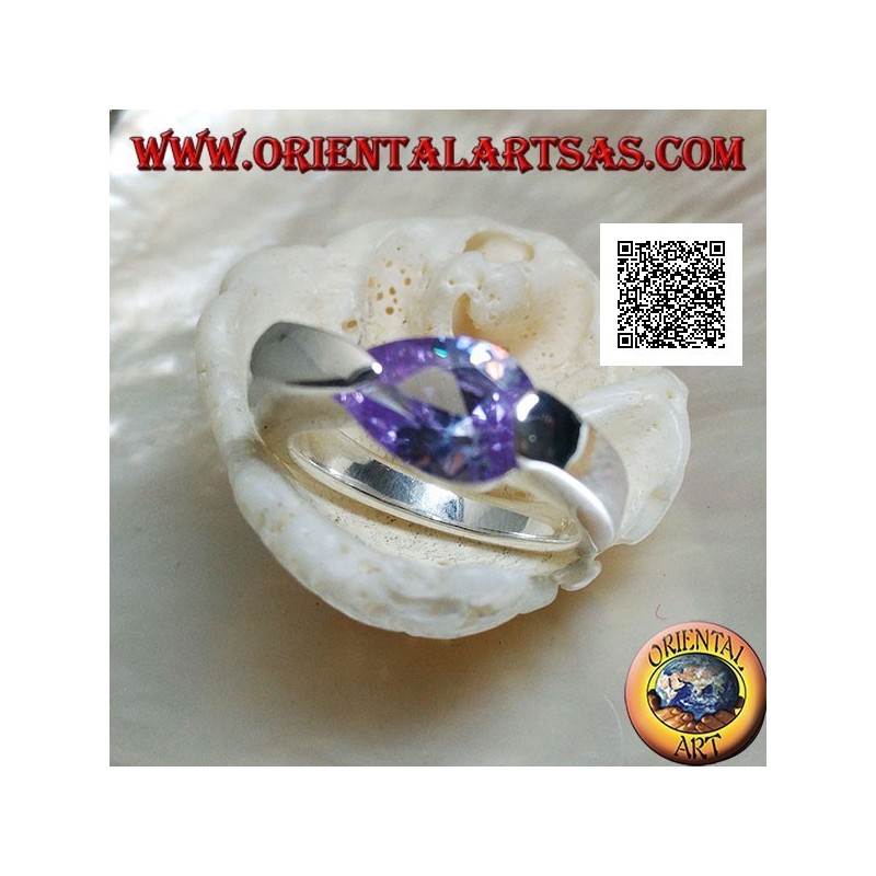 Rhodinierter Silberring mit facettiertem, amethystfarbenem Zirkon an der Seite