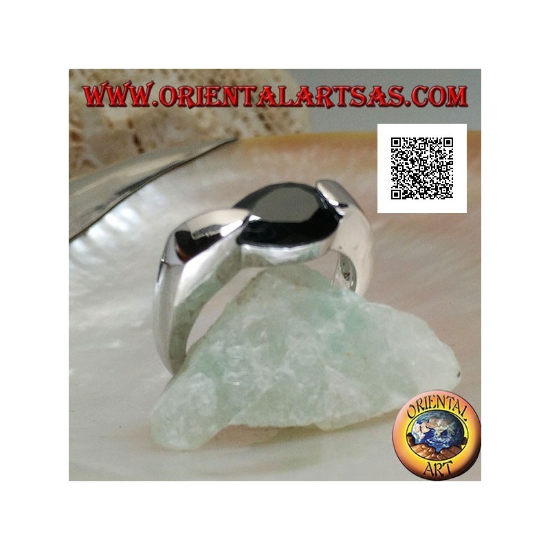 Bague en argent rhodié avec zircon spinelle en forme de goutte facetté accroché sur le côté