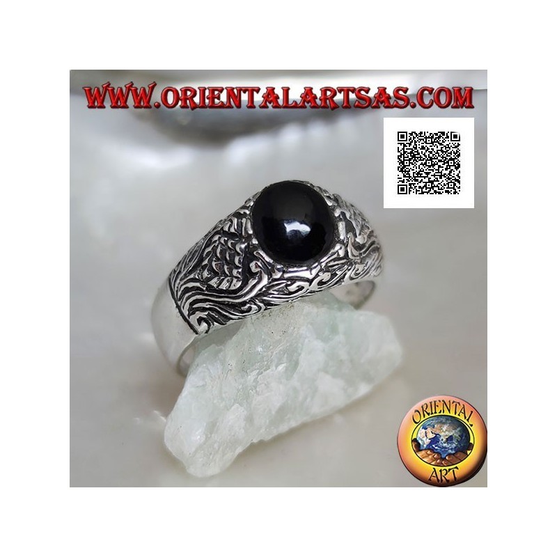 Silver ring with oval cabochon onyx and floral decoration in bas-relief