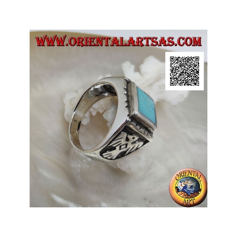 Anillo de plata con turquesa rectangular en relieve y águila en bajorrelieve a los lados
