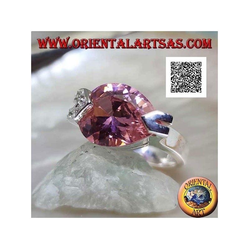 Anello in argento rodiato con zircone a goccia rosa sfaccettato con zirconi bianchi su un gancio
