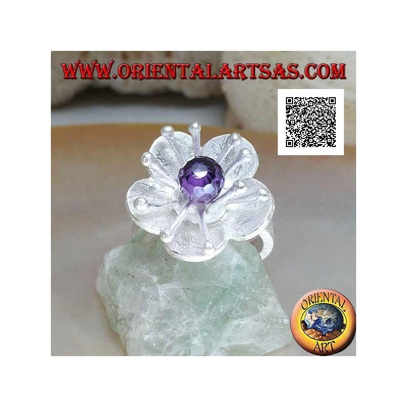 Anello in argento satinato a forma di fiore con lunghi pistilli e sfera di zircone color ametista sfaccettata
