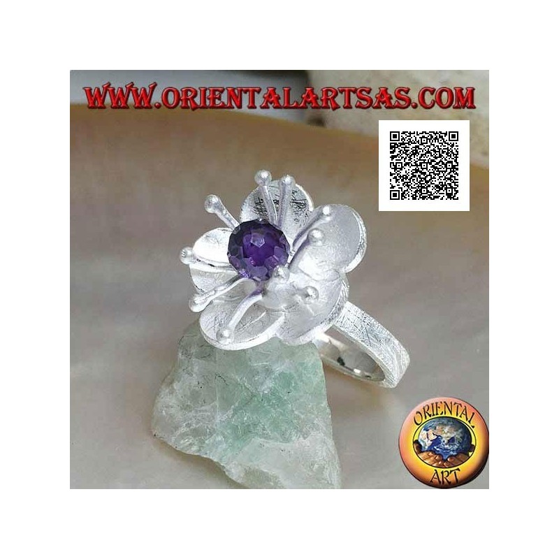 Anello in argento satinato a forma di fiore con lunghi pistilli e sfera di zircone color ametista sfaccettata