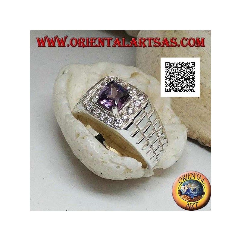 Anillo de plata con baño de rodio en eslabón de reloj con circonitas color amatista engastadas rodeadas de circonitas blancas