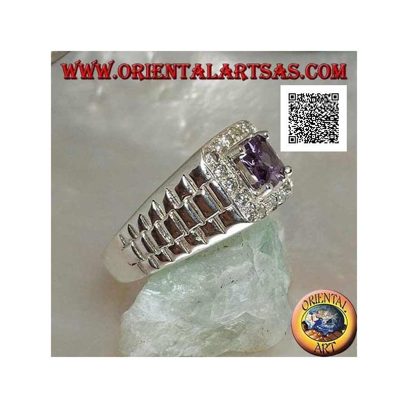 Anillo de plata con baño de rodio en eslabón de reloj con circonitas color amatista engastadas rodeadas de circonitas blancas