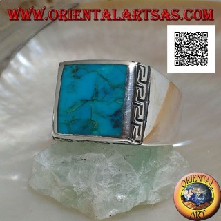 Anillo de plata con turquesa cuadrada natural rodeada de un grabado griego (24)