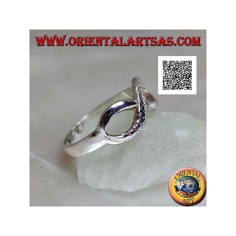 Anello in argento con simbolo nodo dell'infinito con una linea liscia e l'altra a pelle di serpente