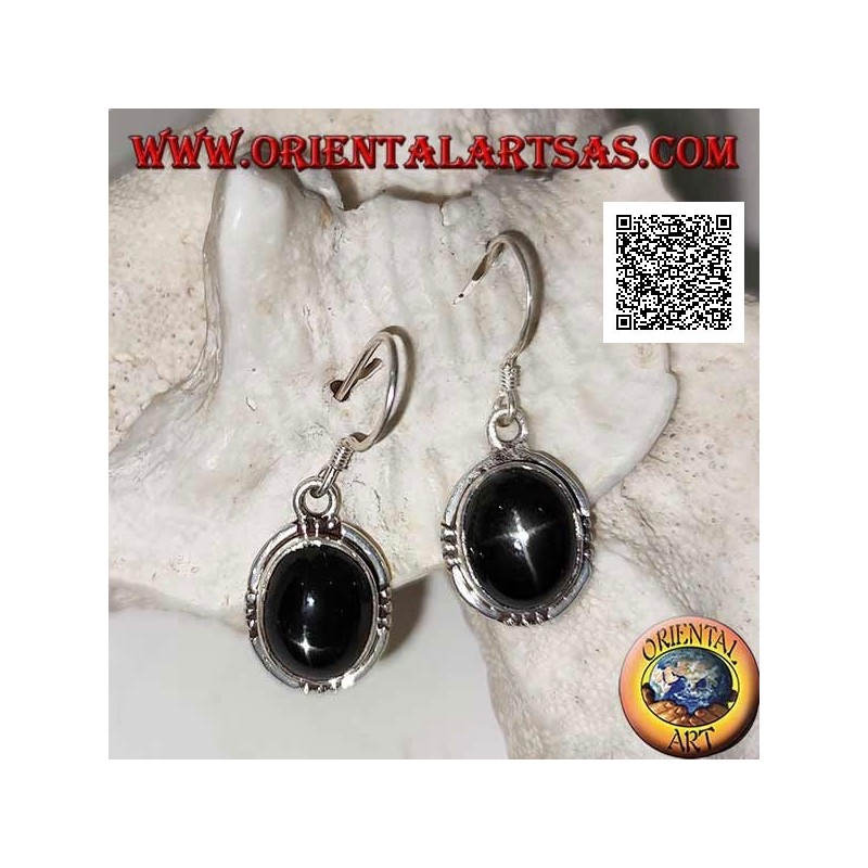 Orecchini in argento con Black Star ovale cabochon (diopside stellato) e tris di palline sui quattro punti cardinali