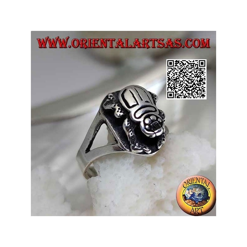 Silver ring with Egyptian scarab in relief and engraved inside