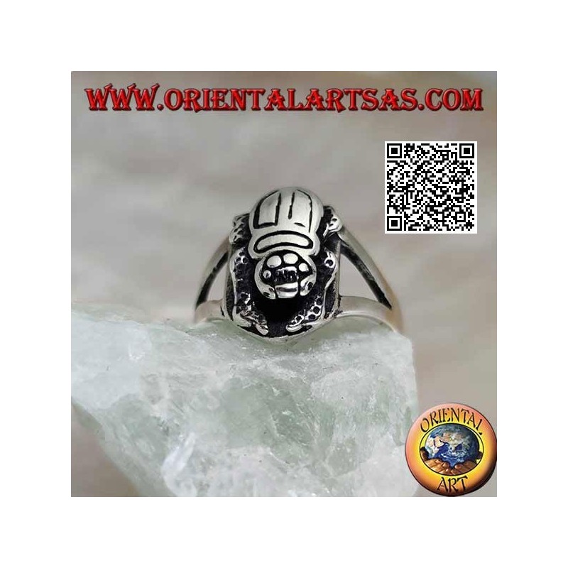 Bague en argent avec scarabée égyptien en relief et gravé à l'intérieur