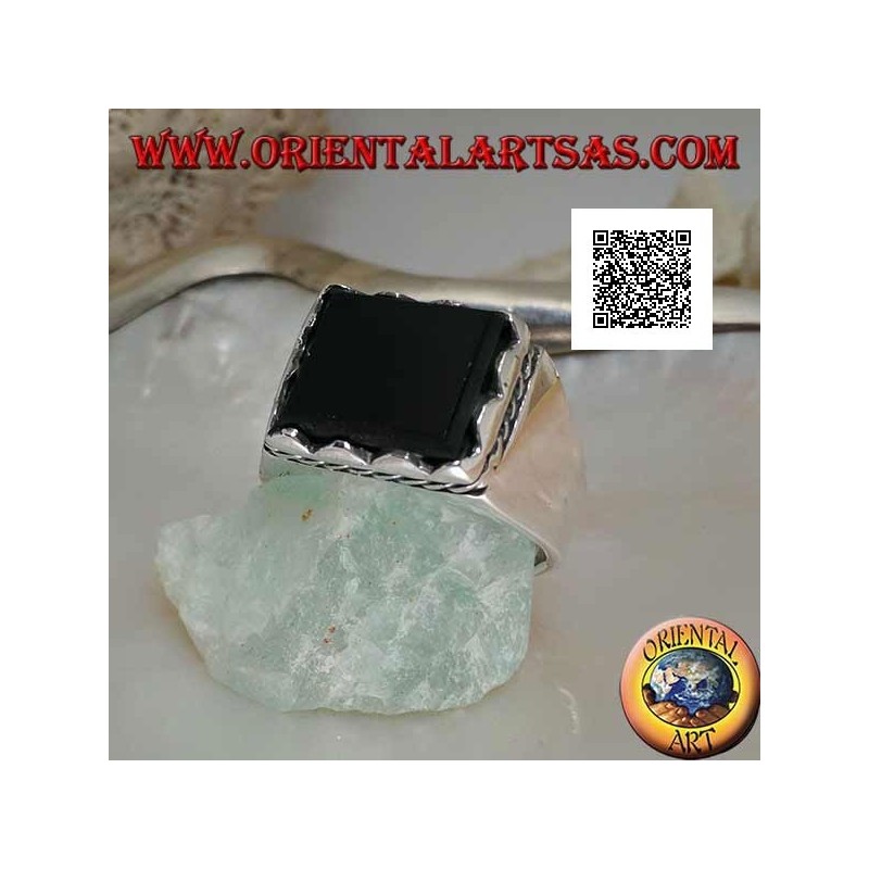 Bague en argent avec cadre onyx rectangulaire en relief et cordon latéral