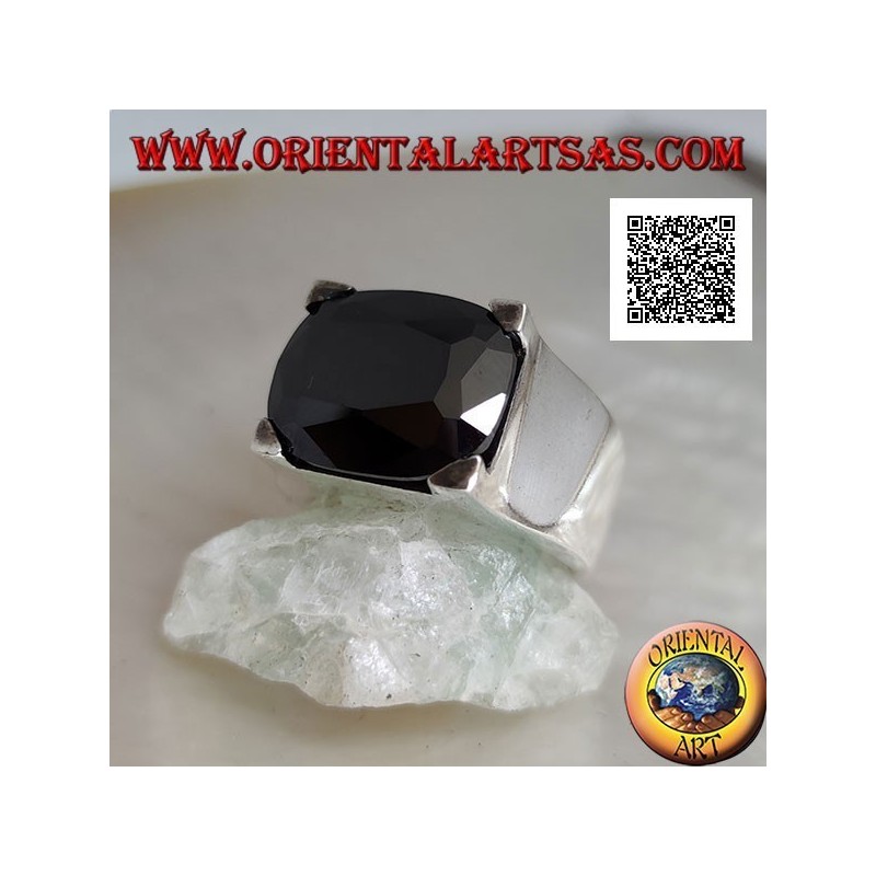 Bague en argent rhodié avec zircon spinelle ovale transversal serti dans un rectangle