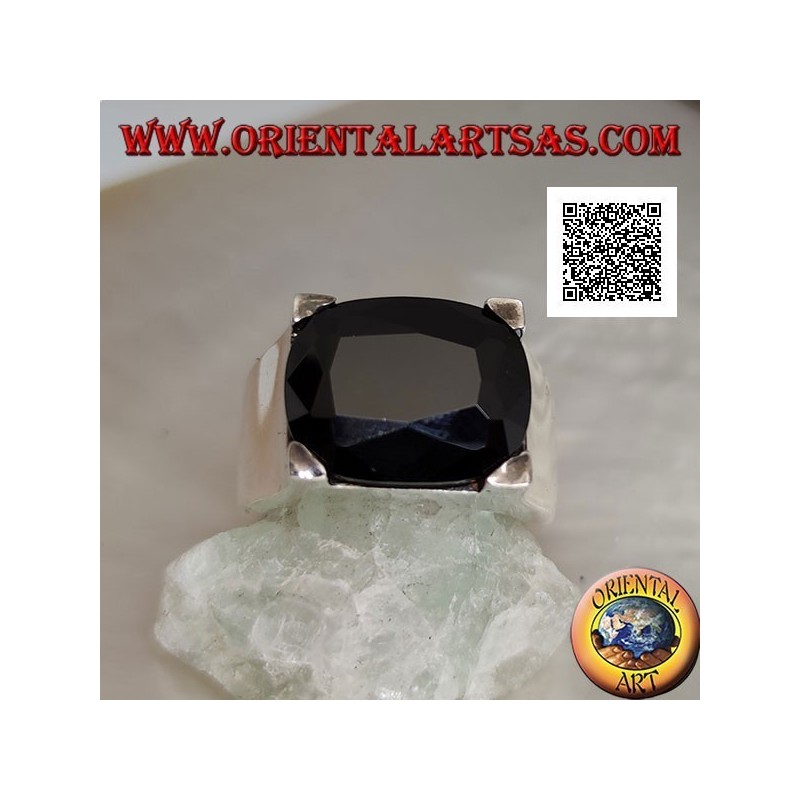 Anillo de plata rodiada con circonita de espinela ovalada transversal engastada en un rectángulo