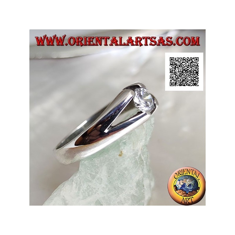 Solitaire silver ring with white round zircon set with four arms and openwork on the sides