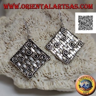 Orecchini in argento pendenti a rombo intrecciato (stile paglia) con quattro greche