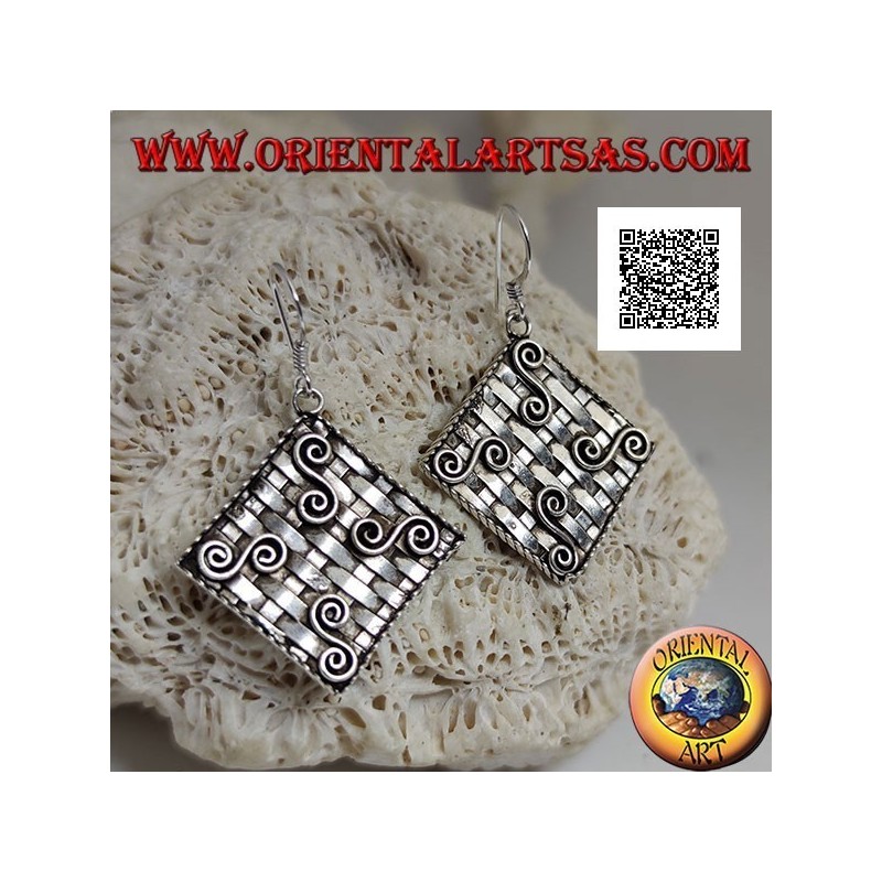 Silberne Ohrringe mit verwobener Raute (Strohart) mit vier griechischen Motiven