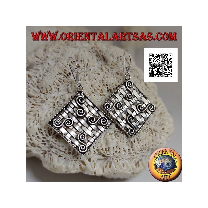 Boucles d'oreilles pendantes en argent avec losange entrelacé (style paille) avec quatre motifs grecs