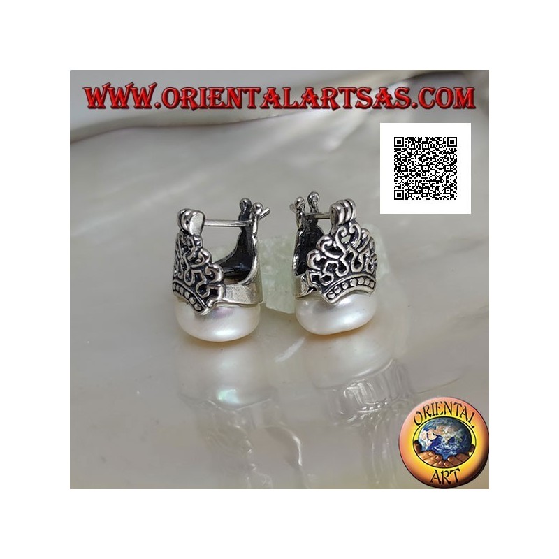 Silver lever earrings with crowned white freshwater pearl