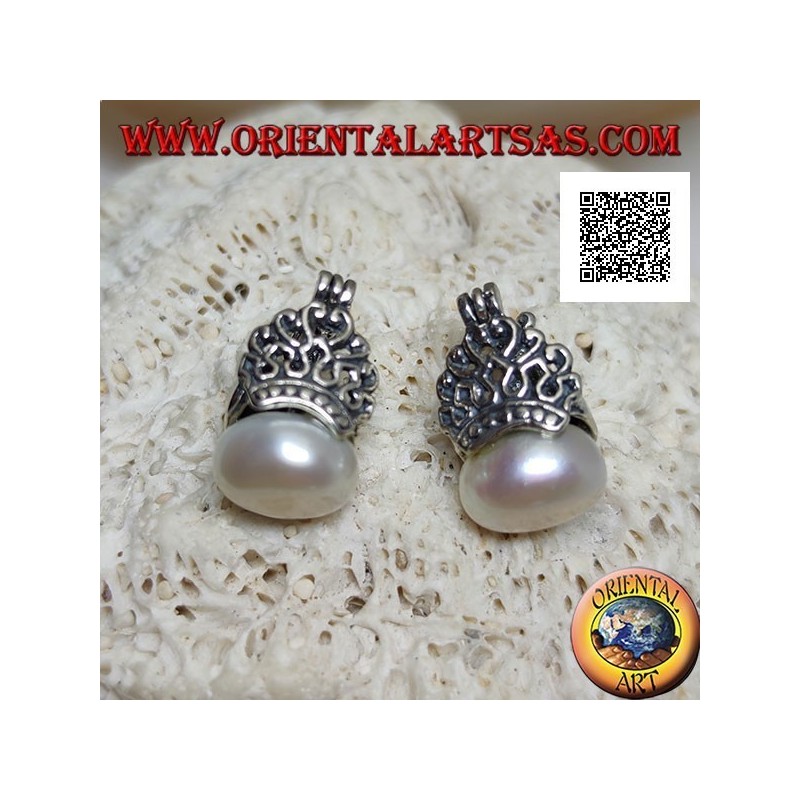 Boucles d'oreilles à levier en argent avec perle d'eau douce blanche couronnée