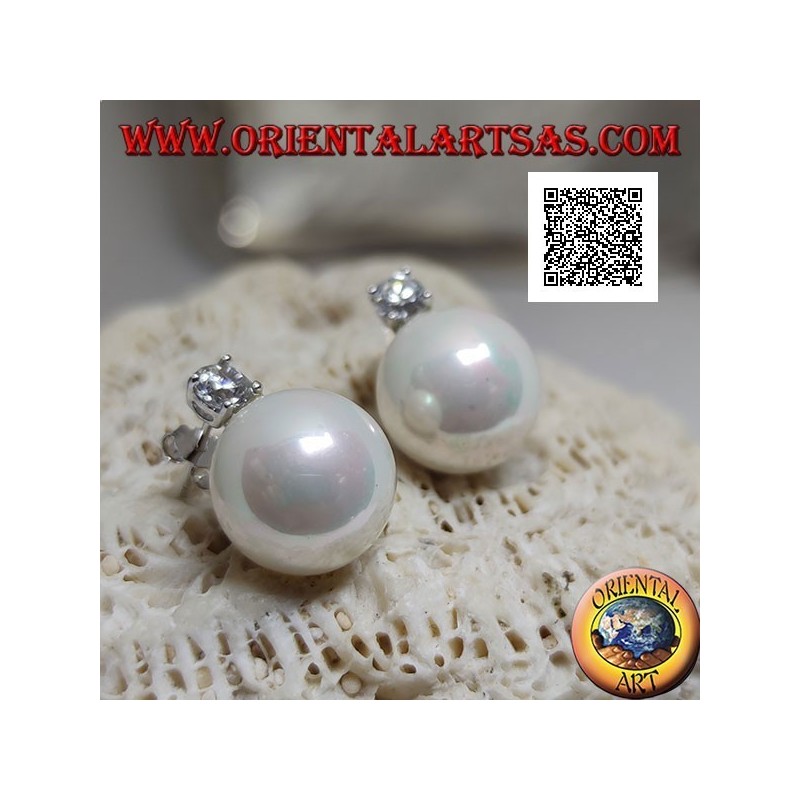 Silver lobe earrings with white freshwater pearl and white zircon set