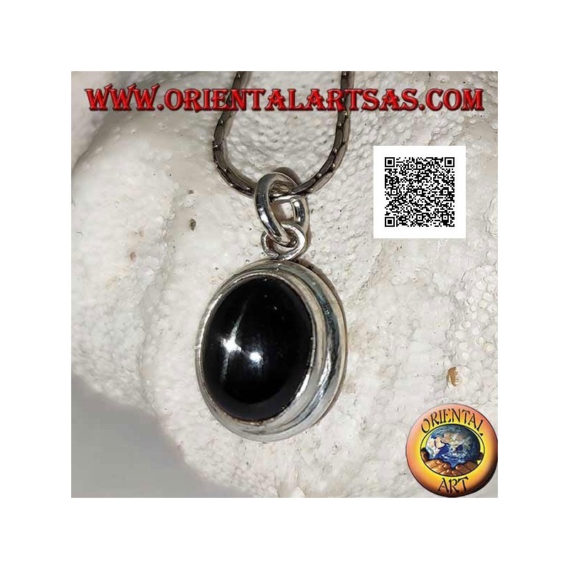 Pendentif en argent avec cabochon ovale étoile noire (Diopside) et bord arrondi lisse