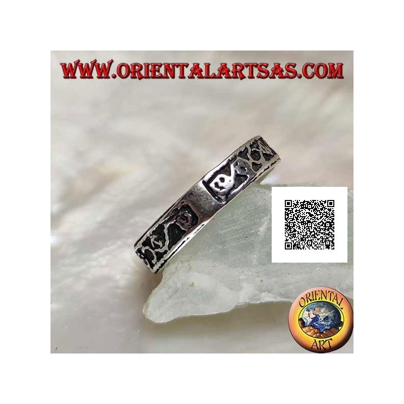 Bague en argent travaillé avec motif grec et cercles alternés en bas-relief