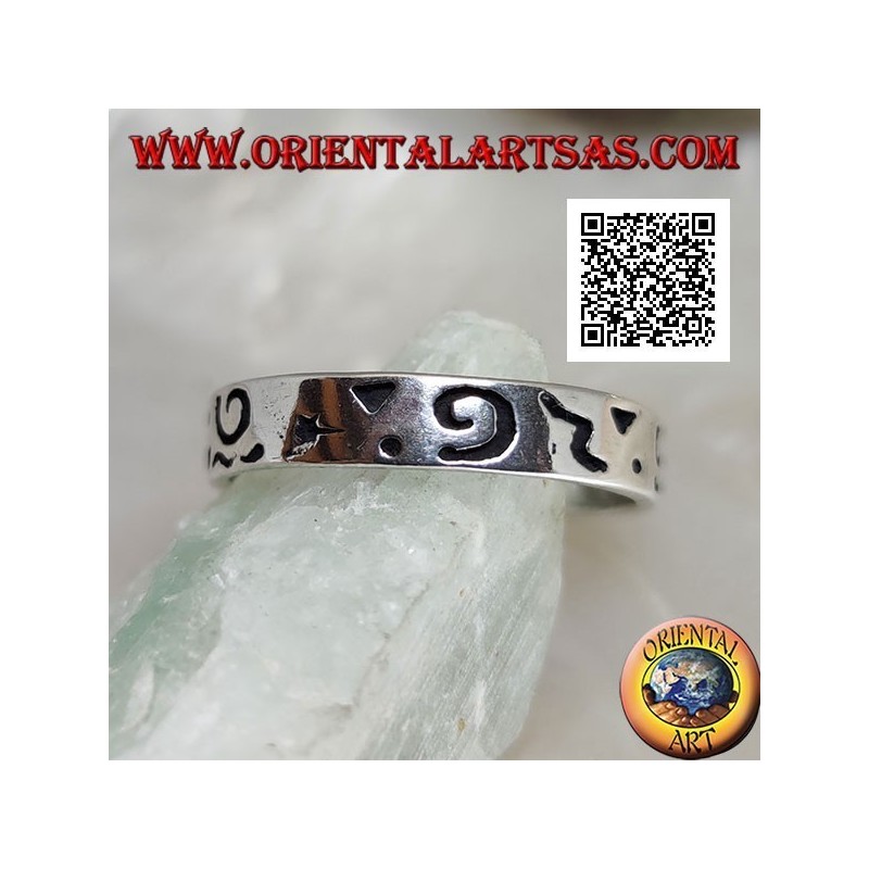 Anello fedina in argento con incisioni miste 