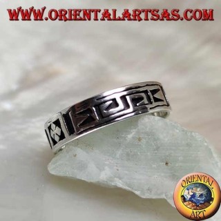 Anello a fedina in argento con motivo geometrico tra dorje stilizzato inciso due volte