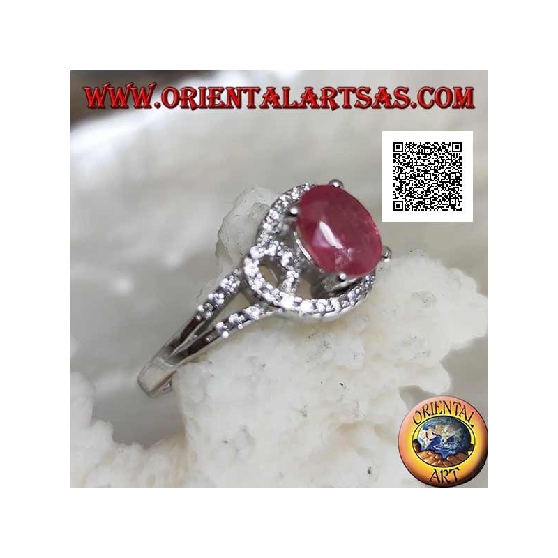 Bague en argent avec rubis ovale naturel serti de lignes entrelacées de zircons blancs