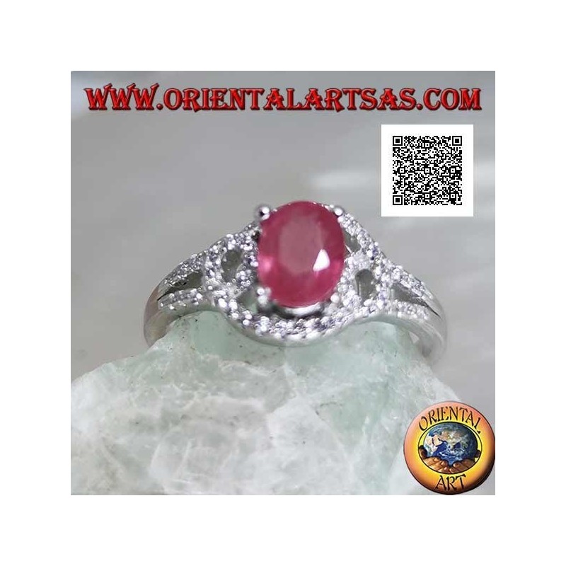 Anillo de plata con rubí ovalado natural engastado en líneas entrelazadas de circonitas blancas