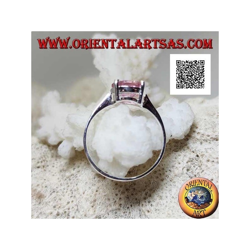 Anello in argento solitario rodiato con zircone tondo rosa sfaccettato incastonato