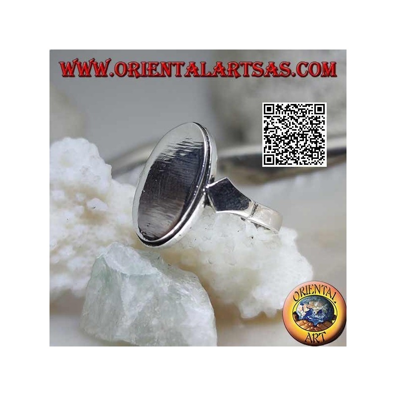 Anello in argento liscio con piastra ovale piatta e bordo rigato