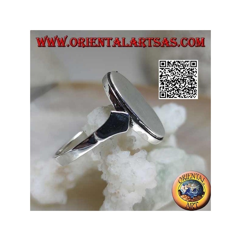 Anello in argento liscio con piastra ovale piatta e bordo rigato