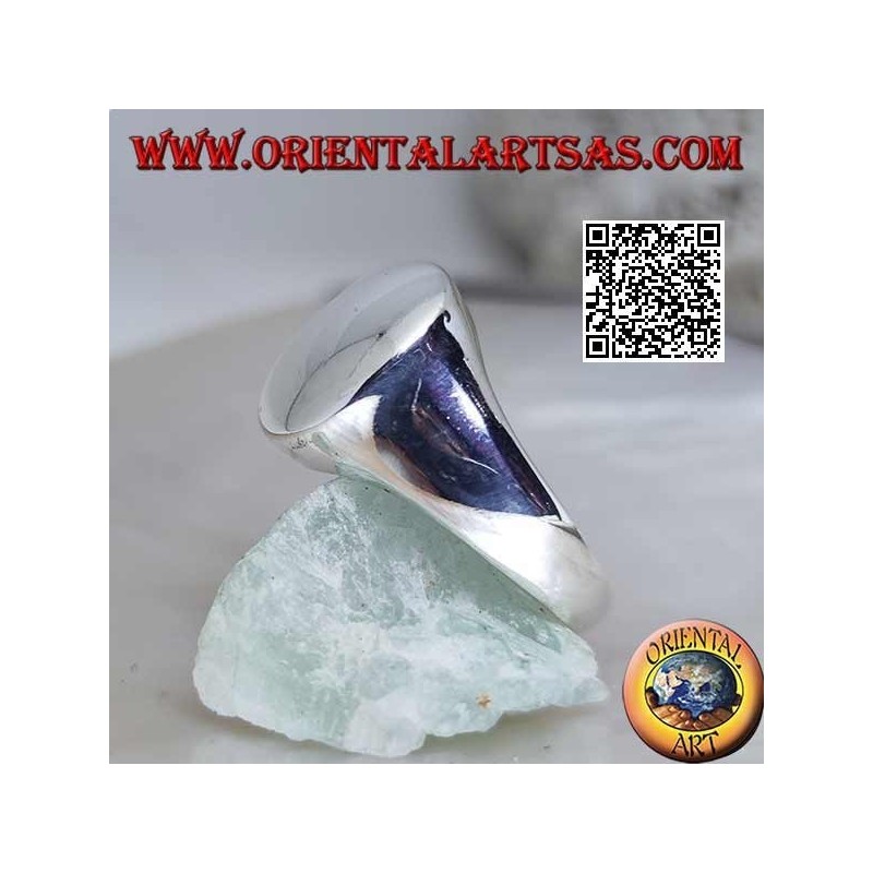 Anello in argento liscio con tondo rialzato e convesso