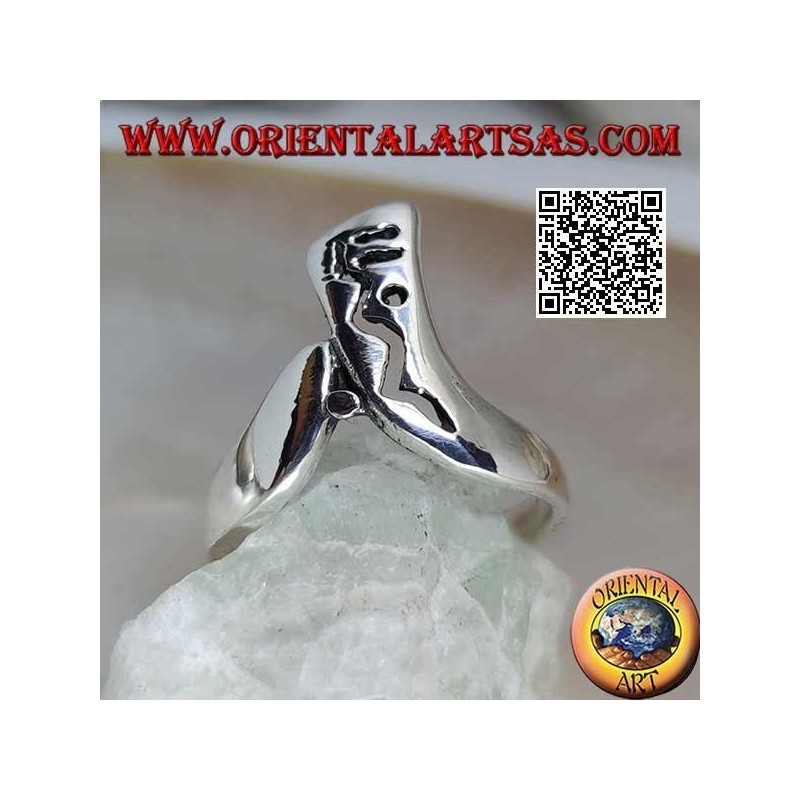 Anello in argento a forma di boomerang con decorazione traforata