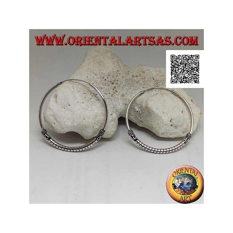 Silberohrringe, Kreis gearbeitet mit dicken Scheiben zwischen Serpentin und Interlacing, 45 mm