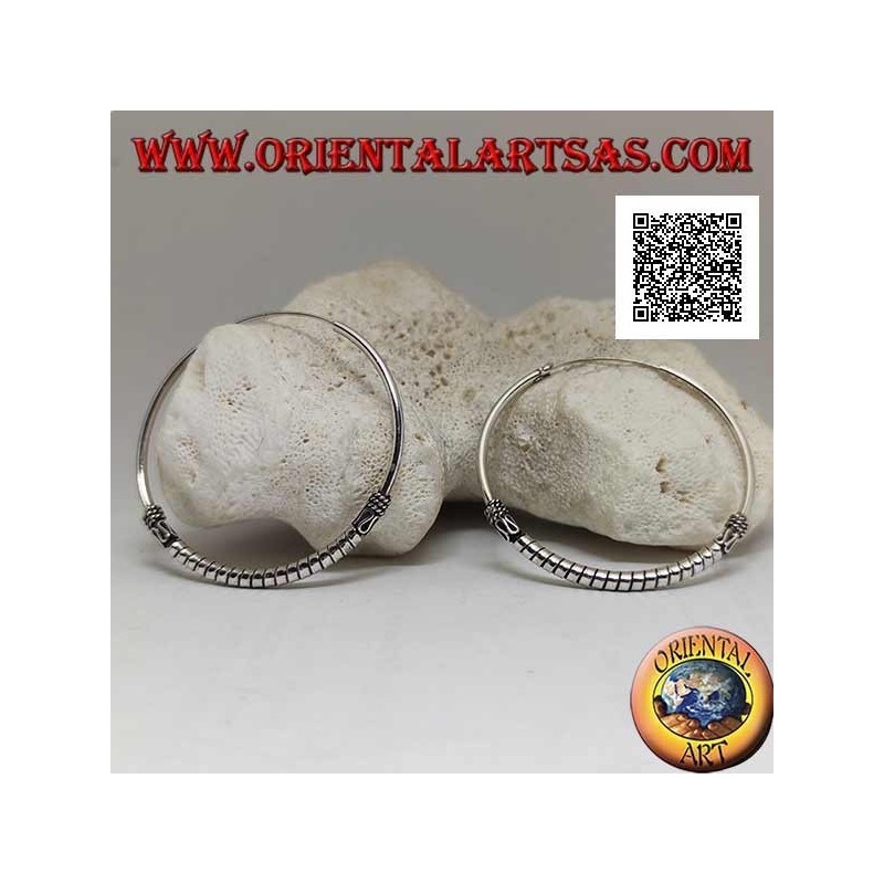 Silberohrringe, Kreis gearbeitet mit dicken Scheiben zwischen Serpentin und Interlacing, 45 mm