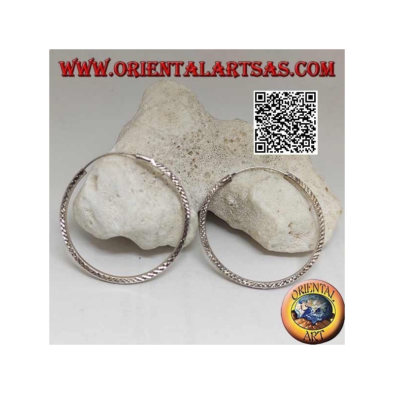 45 mm diamantbearbeitete silberne Kreisohrringe.