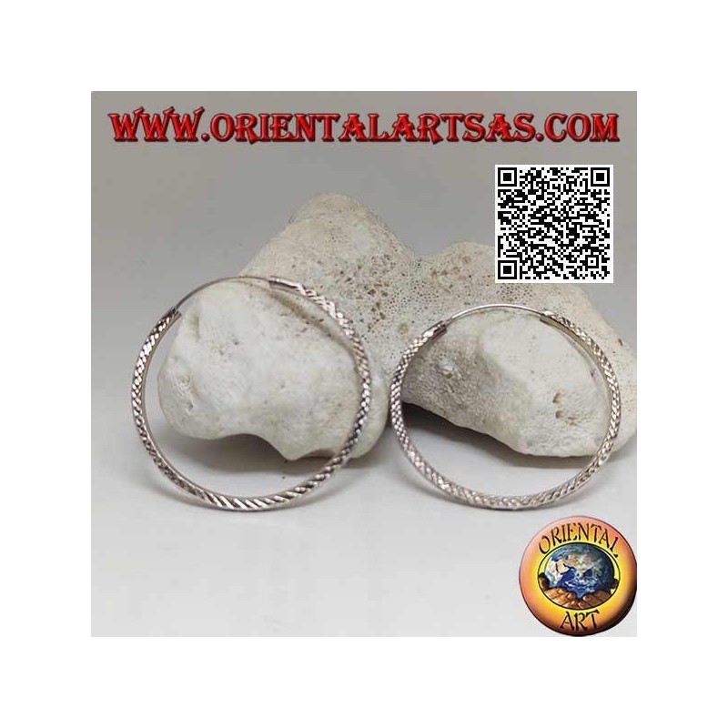 45 mm diamantbearbeitete silberne Kreisohrringe.