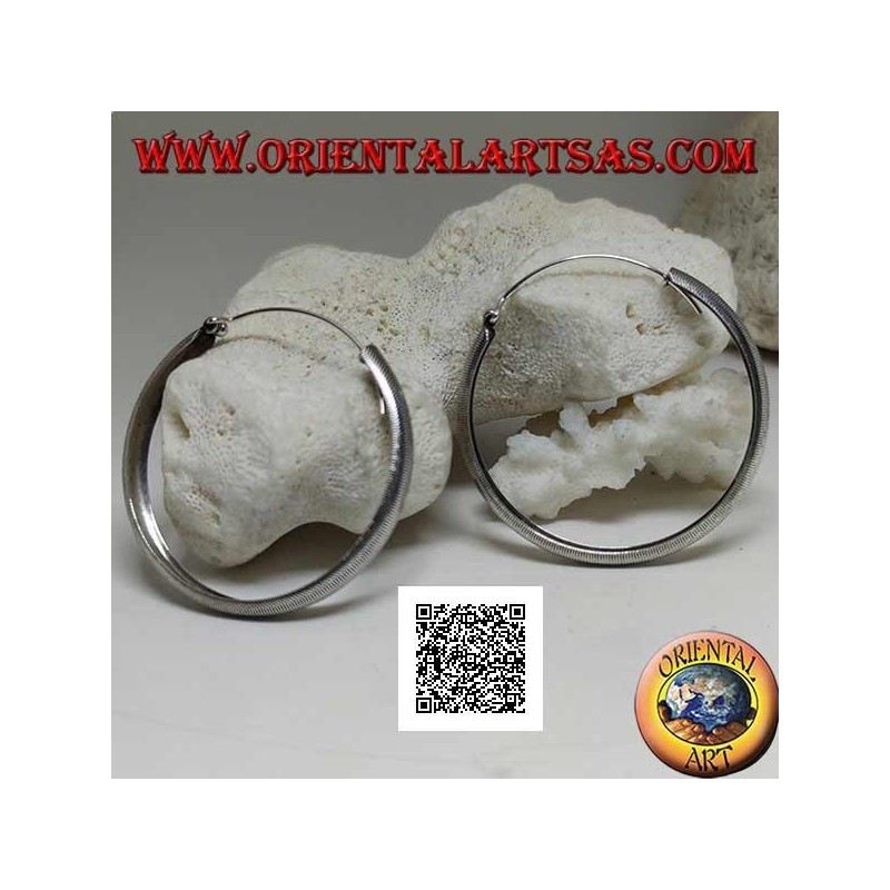 Pendientes de plata con gran círculo convexo con líneas discontinuas grabadas de 50 mm