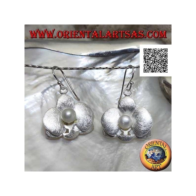 Boucles d'oreilles en argent en forme de 2 trèfles en satin superposés avec une perle blanche centrale