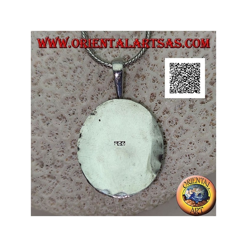 Pendentif en argent avec grand cabochon ovale cornaline entouré de trio de boules et clous