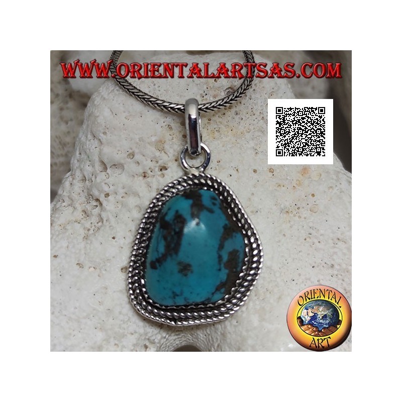 Colgante de plata con turquesa tibetana antigua de forma irregular rodeada de tejido