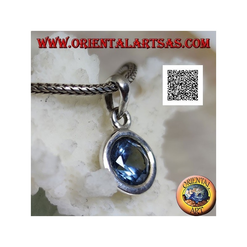 Ciondolo in argento con topazio azzurro tondo a taglio diamante incastonato a filo su montatura liscia