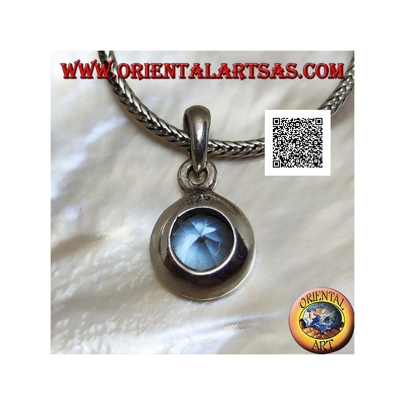 Ciondolo in argento con topazio azzurro tondo a taglio diamante incastonato a filo su montatura liscia
