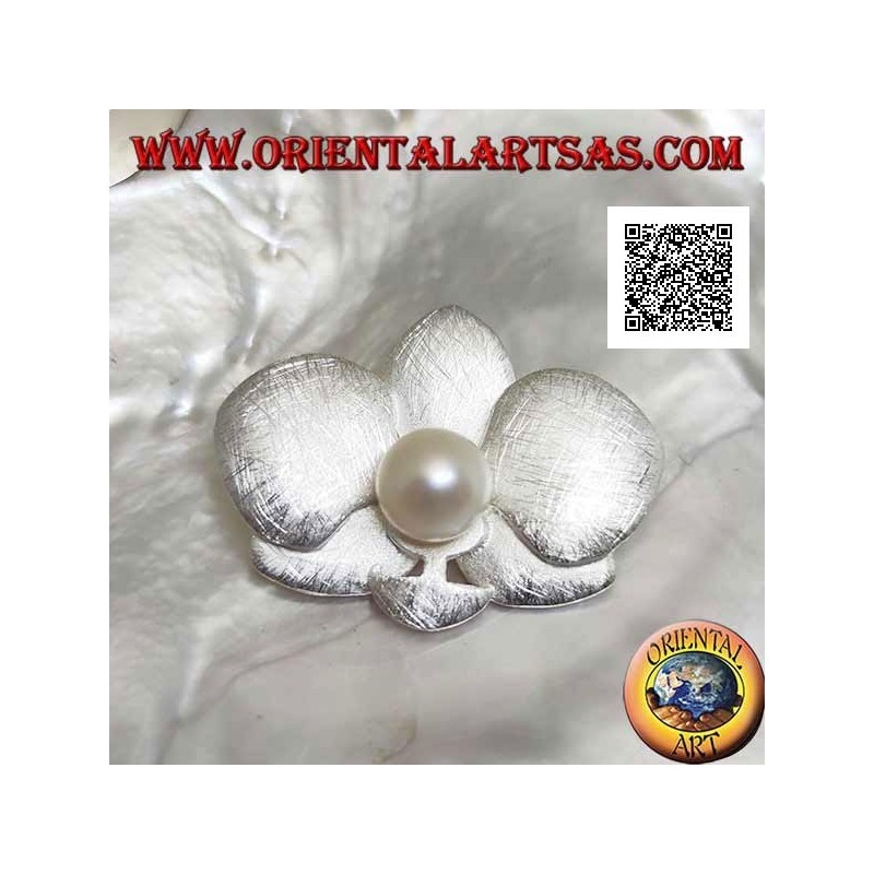 Pendentif en argent en forme de 2 trèfles en satin superposés avec une perle blanche centrale