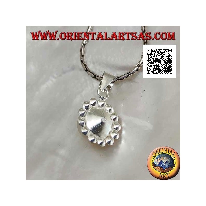 Pendentif fleur en argent avec une perle blanche centrale entourée de petits zircons blancs