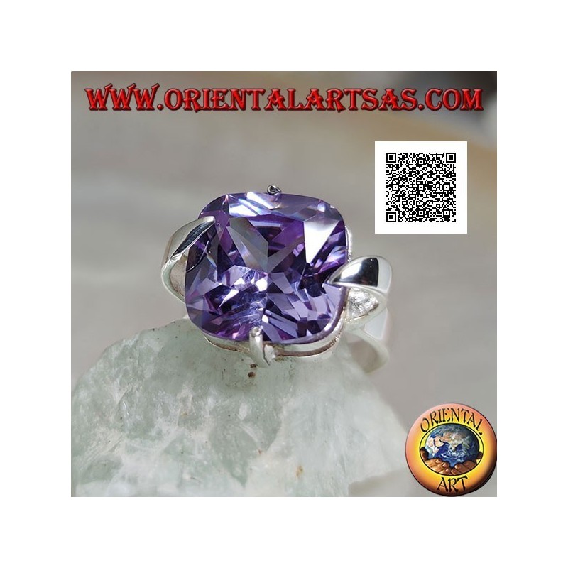 Ring aus rhodiniertem Silber mit quadratischem, klarem, amethystfarbenem Zirkon in der Mitte der Seiten