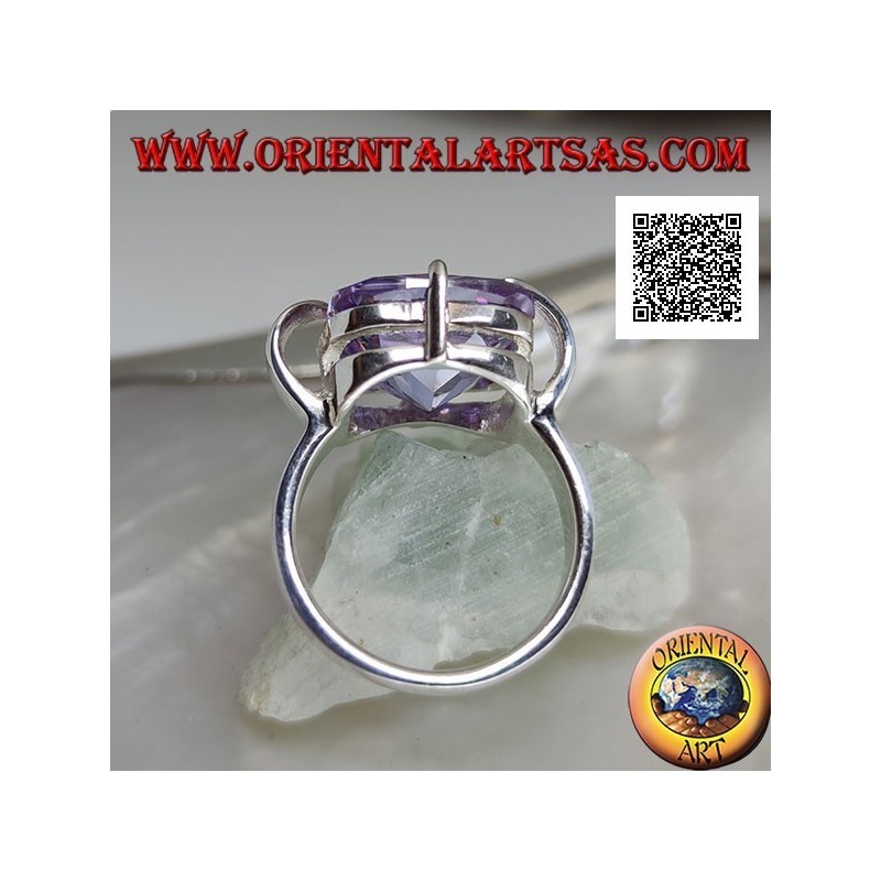 Ring in rhodium-plated silver with square clear amethyst-colored zircon hooked on the center of the sides
