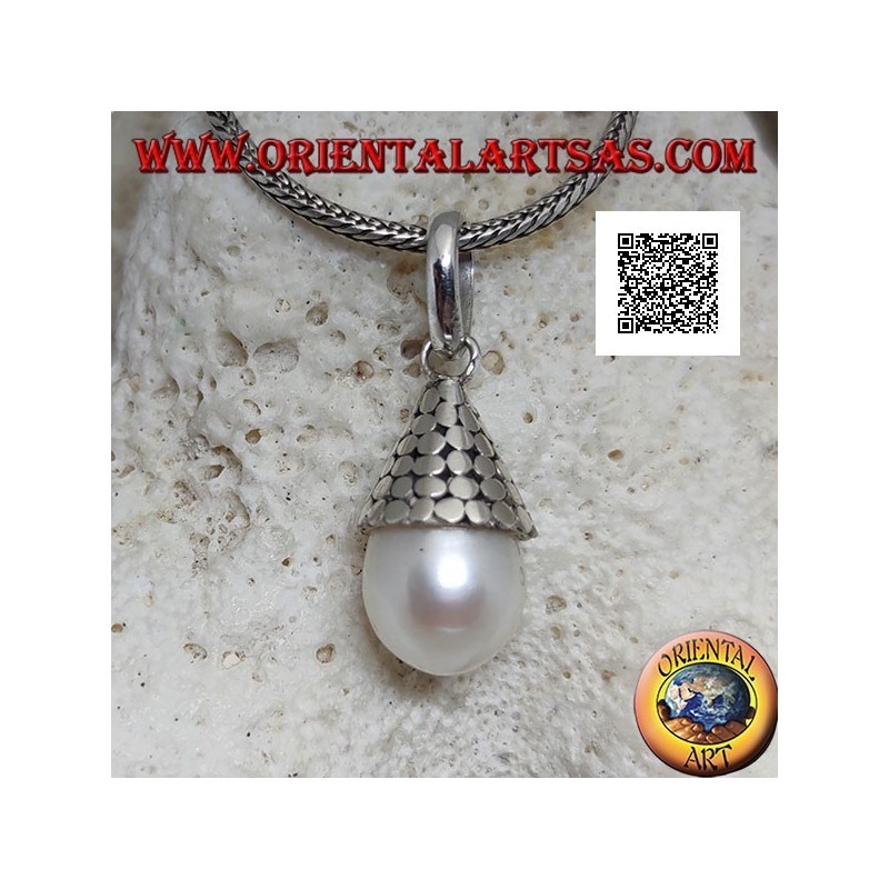 Silver pendant with white pearl with conical hat of smooth disks